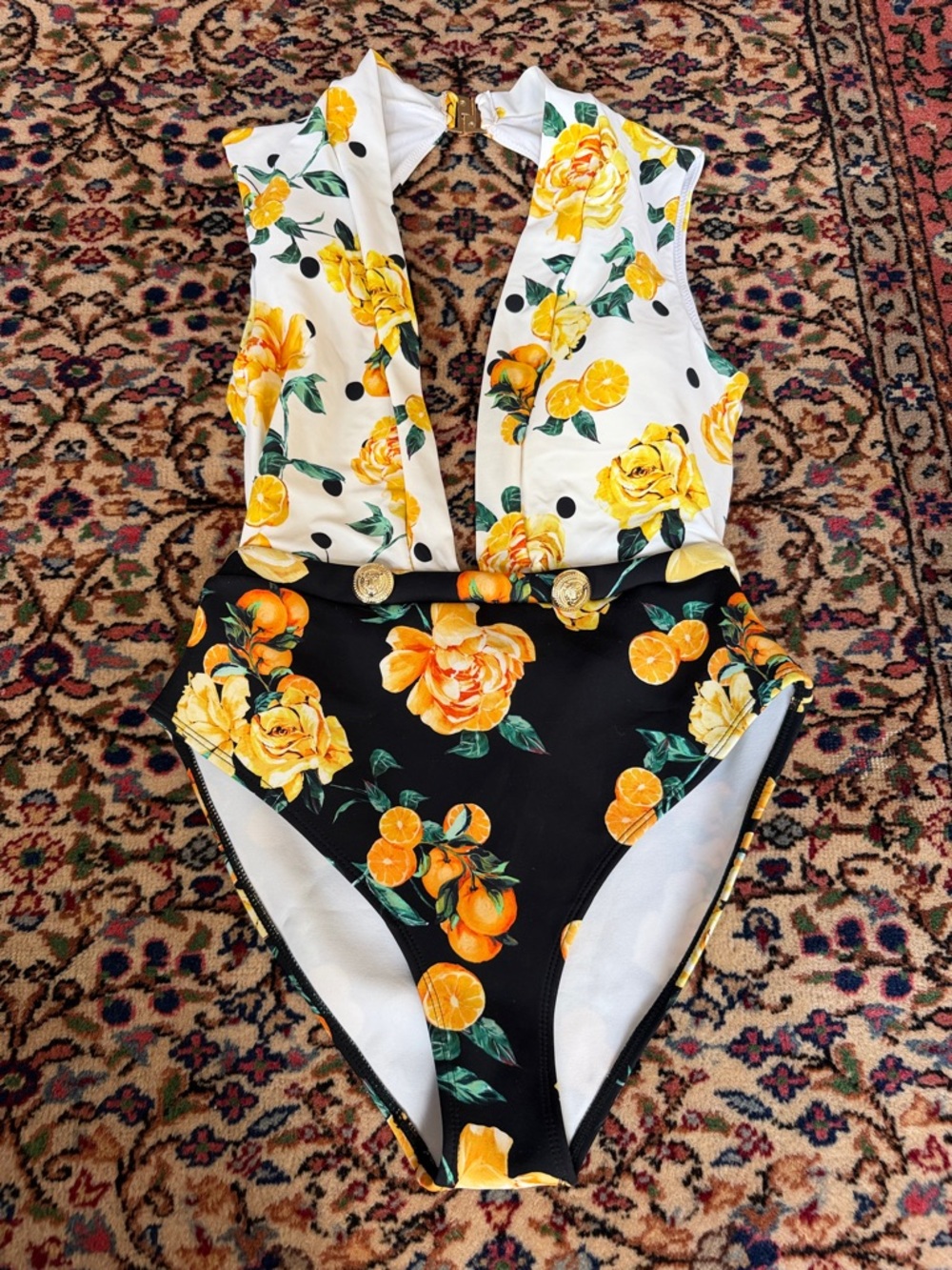 River Island White and Black Floral One-Piece Swimsuit 🍋🍋🍋🍸